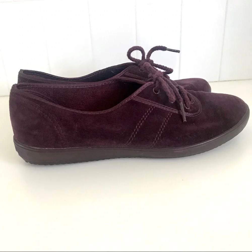 Vintage 70’s purple velvet lace up sneakers flats
